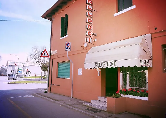 Nuova Belvedere Отель Маргера